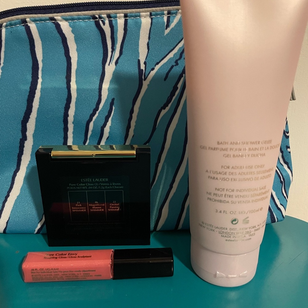 💋New Estee Lauder Lip Gloss and Beautiful Bath/Shower Gelee - Picture 4 of 4